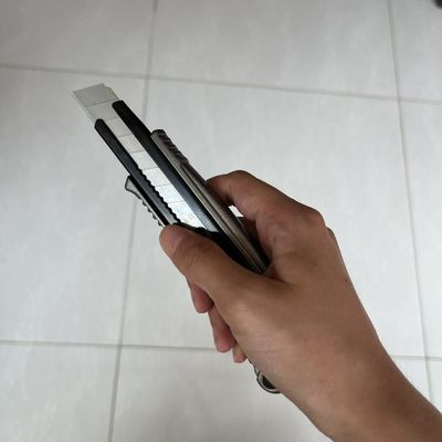 ซื้อ มือถือสีดํา หางสีแดง 18 มิลลิเมตร มีดอัลลูมิเนียม SK2 Blade สําหรับ Versatile การผลิตออนไลน์