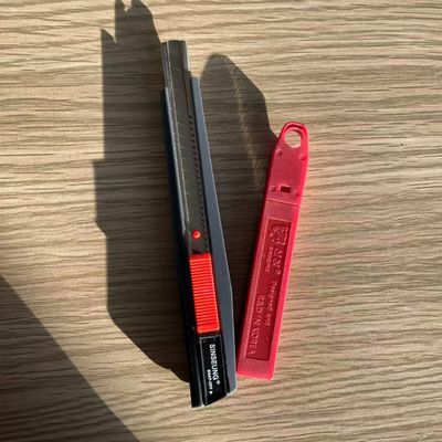 ขนาด 9 มิลลิเมตร ความละเอียด Snap-Off Cutter Blade with 86 มิลลิเมตร ความยาว ความหนา 0.35 มิลลิเมตร และ 12 ภาคสําหรับการตัดสะอาด