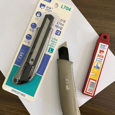 มีดคัตเตอร์อุตสาหกรรมกันลื่น 18 มม. สำหรับผนังเบา ยิปซัมบอร์ด