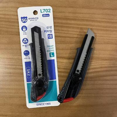 มีดอเนกประสงค์ 1 เล่ม มีดอเนกประสงค์ 18 มม. ออกแบบตามหลักสรีรศาสตร์ วัสดุใบมีดเหล็กกล้าคาร์บอนสูง ให้ความแม่นยำและความทนทาน